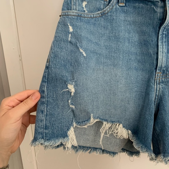[29] NWOT - ABERCROMBIE Curve Love High Rise 4” Mom Shorts - Picture 6 of 9